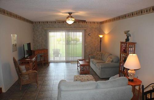Crescent Beach Apartment | Summerhouse 228 Condo