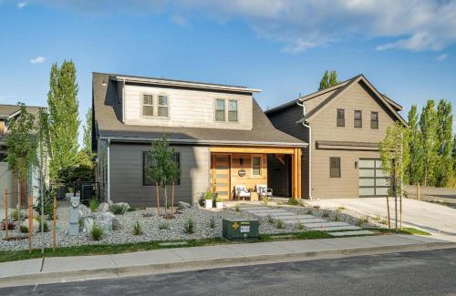 Chelan House | Summersalts #55 With Carriage House