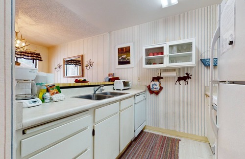 Mammoth Lakes Condo | Summit 237 Pet-Friendly, Rustic, On Free Shuttle Route by RedAwning