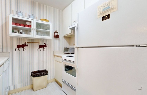Mammoth Lakes Condo | Summit 237 Pet-Friendly, Rustic, On Free Shuttle Route by RedAwning