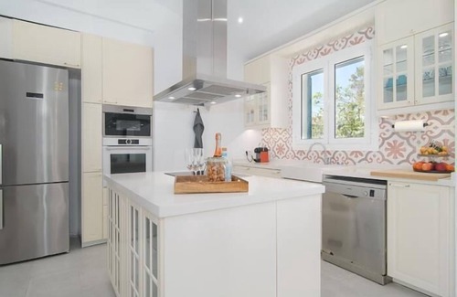Cala Llombards Villa | Sun and Sea House. House with pool for 6 people.