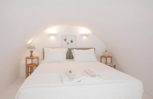 Kamari Resort | Sun Anemos Resort, Elegant & sophisticated resort in Santorini