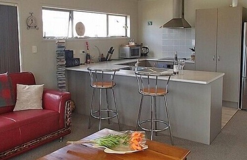 Mangawhai Heads Cottage | Sun Catcher - Mangawhai Heads Bach