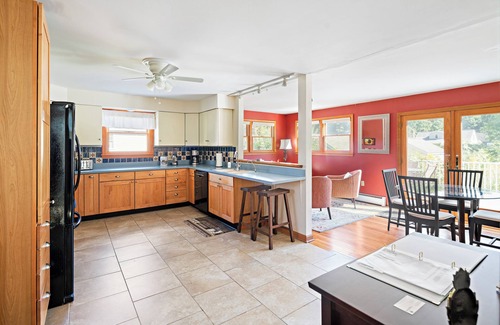 Lenox Dale House | Sun Filled Lenox Retreat - Minutes to Tanglewood!