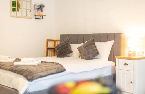 Brasov Apartment | Sun x Mountains - Black Church