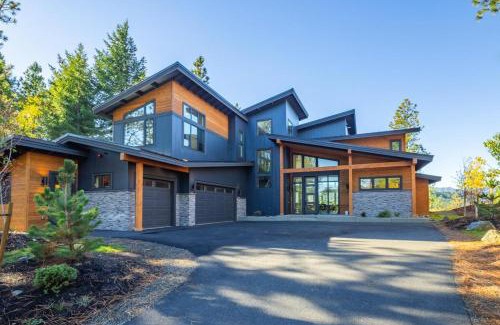 Cle Elum House | Suncadia 7 Bdrm Home with Amazing View and a Hot Tub