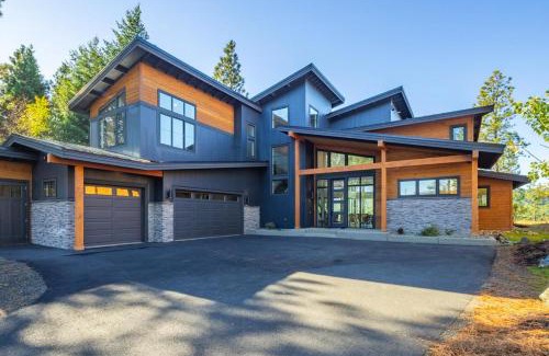 Cle Elum House | Suncadia 7 Bdrm Home with Amazing View and a Hot Tub