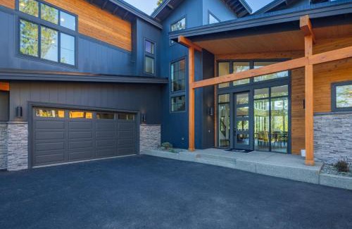 Cle Elum House | Suncadia 7 Bdrm Home with Amazing View and a Hot Tub