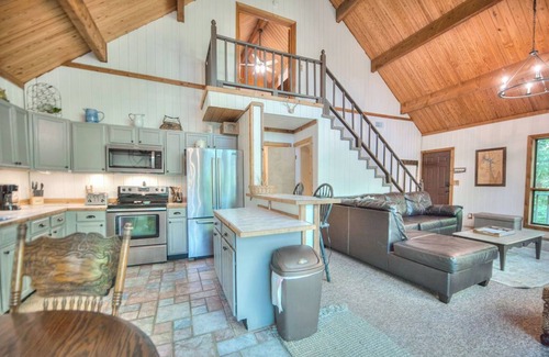 Smithville Ski Chalet | Sunday Morning (Dog-Friendly)