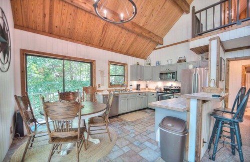 Smithville Ski Chalet | Sunday Morning (Dog-Friendly)