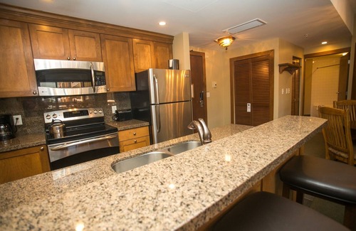 Park City Condo | Sundial Lodge Condo Steps from Red Pine Gondola by RedAwning - Save 20% on 7+ Nights!