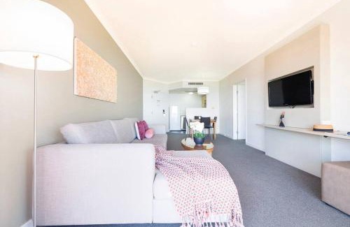 Darwin City Centre Apartment | Sundrenched and Scenic with Sprawling Water Views