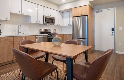 South of Market Apartment | Sunlit SoMa 2BR w/ Gym, Roofdeck, walk to Tech HQs and BART, by Blueground
