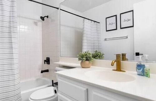 North Las Vegas House | ❤️Sunny 3BR Pool House w/Pool Table and Spa in NLV