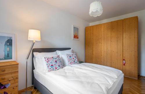 Zizkov Apartment | *SUNNY and STYLISH* Apt with BALCONY near TV Tower