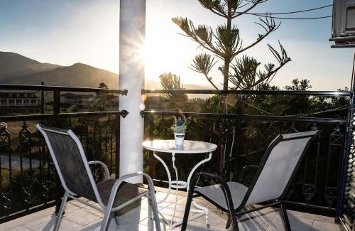 Alikanas Apartment | Sunny Apt at Regina Apartments