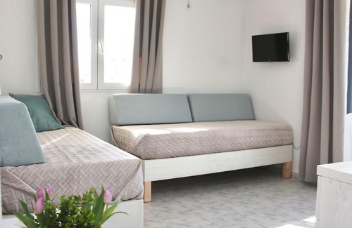 Alikanas Apartment | Sunny Apt at Regina Apartments