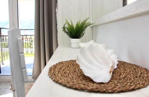 Alikanas Apartment | Sunny Apt at Regina Apartments
