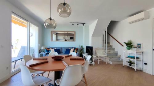 Caleta de Velez Apartment | Sunny Beach View Duplex wWi-Fi Pool AC - Alojamientos La Torre