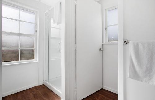 Greenlane - Ellerslie Apartment | Sunny Beam Guest Suite with Parking and Kitchenette