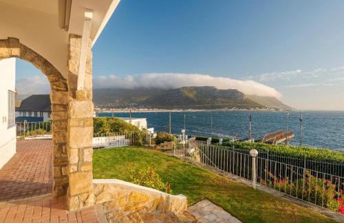 Fish Hoek Bed & Breakfast | Sunny Cove Manor