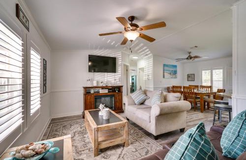 Iona House | Sunny Fort Myers Home with Screened-In Porch and Grill
