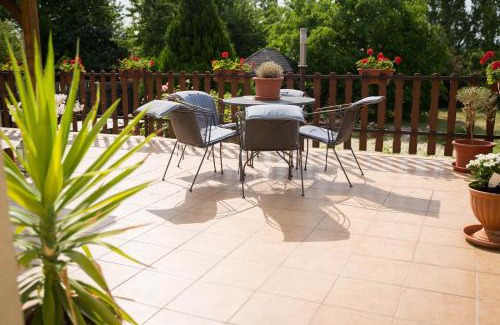 Zánka Apartment | Sunny Garden