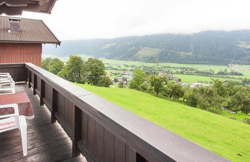Mittersill Apartment | Sunny Hillside Apartment in Mittersill near Public Transport