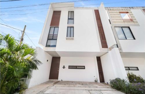 Merida Municipality House | Sunny Mérida Getaway: Spacious 3BR with Pool