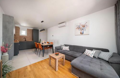 Strozanac Apartment | SUNNy PLACE