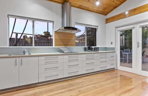 Quinns Rocks House | Sunny Shorefront Retreat: Uninterrupted Ocean Views