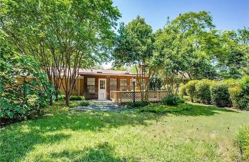 Farmers Branch House | Sunny & Spacious House - Perfectly located for quick access to all of DFW