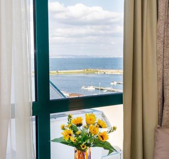 Golden Sands Apartment | Sunny Studio in Hotel Berlin, Steps from the Beach! by Flat Mаnager
