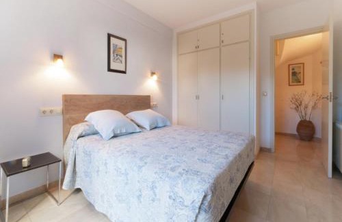 L'Escala House | Sunny Terrace Near Beach