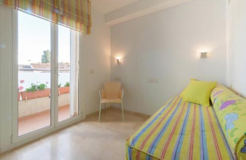 L'Escala House | Sunny Terrace Near Beach