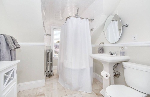 Dorchester House | Sunny Treetop Retreat | Near T