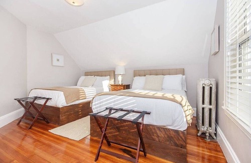 Dorchester House | Sunny Treetop Retreat | Near T