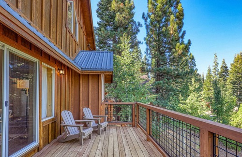 Downtown House | Sunrise Chalet by Tahoe Mountain Properties