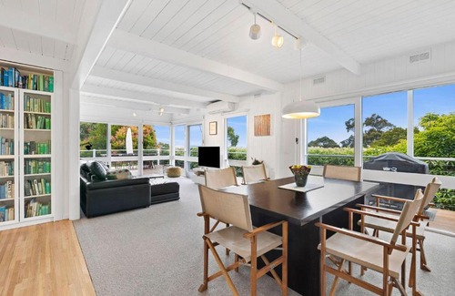 Lorne House | Sunrise on William
