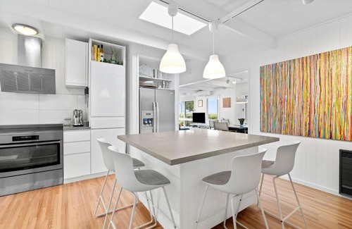 Lorne House | Sunrise on William