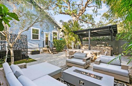 Riverside Heights House | Sunset Bungalow with hot tub - 6ppl