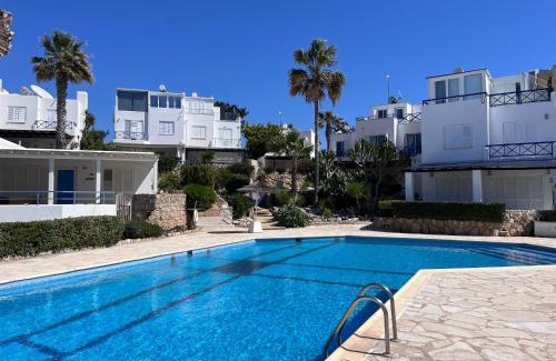 Chlorakas Apartment | Sunset Deluxe Villa and Studios