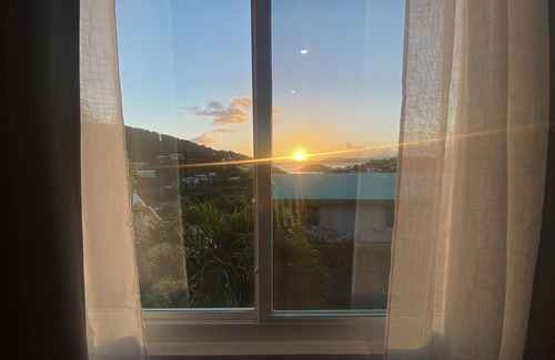 Estate Enighed House | Sunset Hideaway Suite - Oceanview/central to Cruz Bay