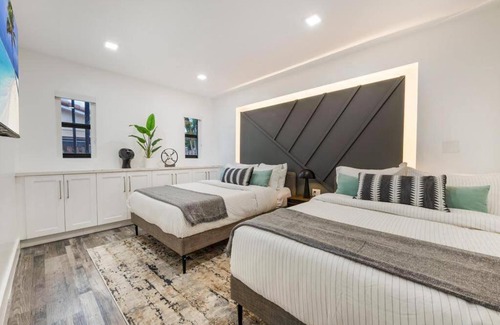 Ludlam House | Sunset in Miami heated pool & lake view L47