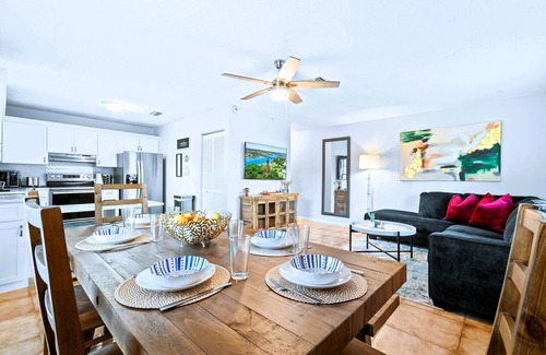 BallenIsles House | Sunset Oasis ☆ Digsify ☆ Relaxing Vacation Home with Jacuzzi ☆ Near Beaches