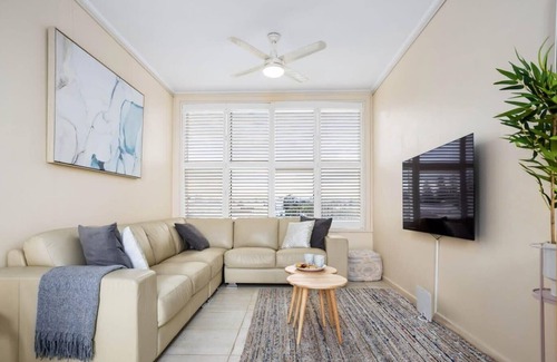Glenelg South Apartment | Sunset Sanctuary | Oceanview Retreat Glenelg South |Adelaide Cabaret Festival