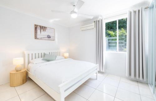 Nelson Bay House | Sunset Towers, 1-25 Donald St- in the heart of town with Wi-Fi and Air Con