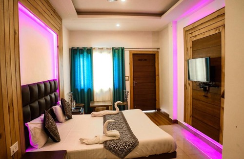 Mussoorie Hotel | Sunset View Resort by MountMemory