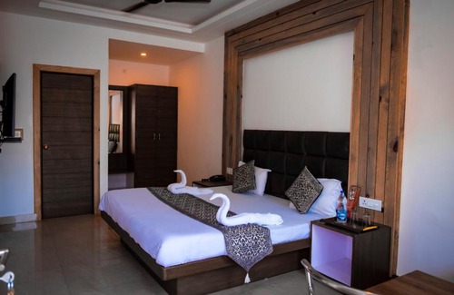 Mussoorie Hotel | Sunset View Resort by MountMemory