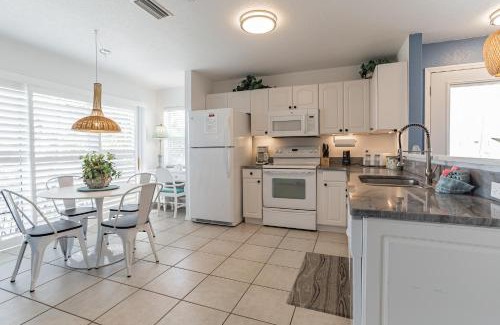Englewood Apartment | Sunset Views Steps From the Beach With Elevator Duplex